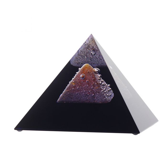 Pyramid Reflection 10 x 10 cm
                                15 x 15 cm
                                25 x 25 cm